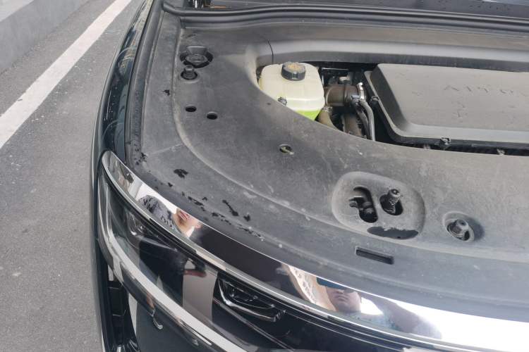 Used Hima AITO M8 2025 Extended-Range Ultra Version 53.4 kWh 6-Seater Edition Engine Bay Right