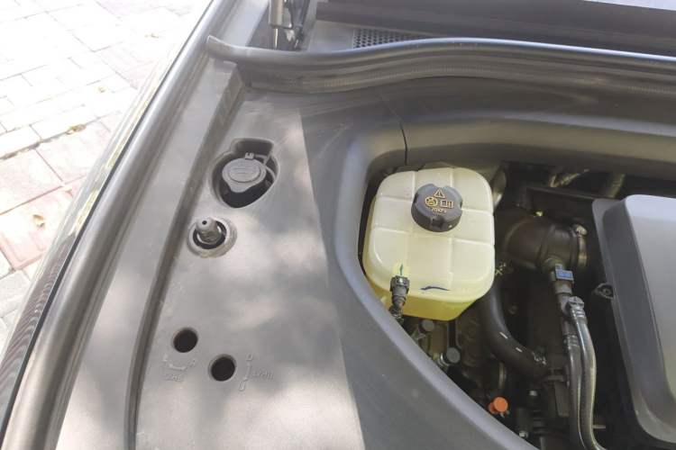 Used Hima AITO M8 2025 Extended-Range Max+ Version 53.4 kWh 6-Seater Edition Engine Bay Right