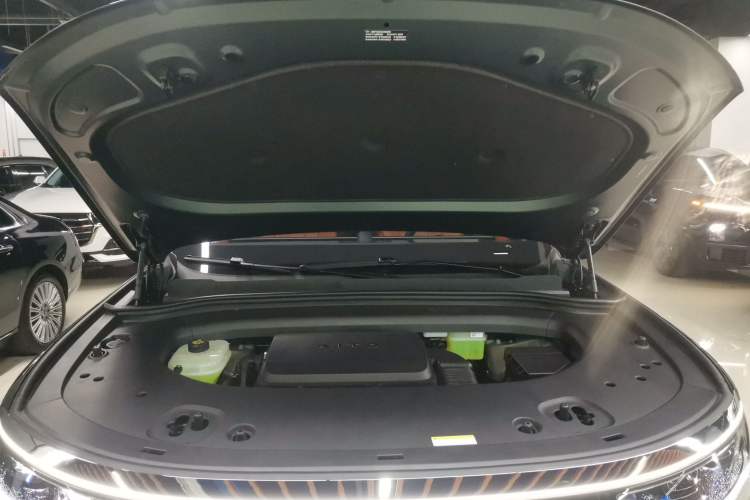 Used Hima AITO M8 2025 Extended-Range Ultra Version 53.4 kWh 6-Seater Edition Engine Bay