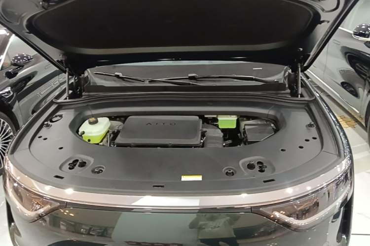 Used Hima AITO M8 2025 Extended-Range Max+ Version 53.4 kWh 5-Seater Edition Engine Bay