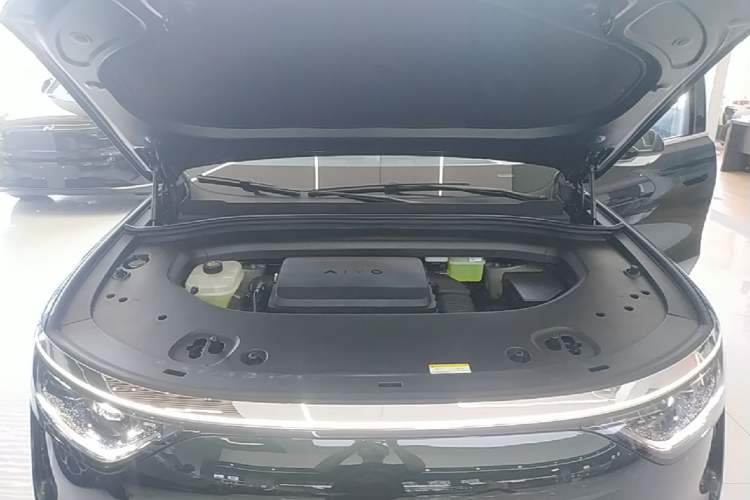 Used Hima AITO M8 2025 Extended-Range Ultra Version 53.4 kWh 6-Seater Edition Engine Bay