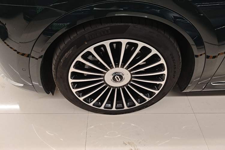 Used Hima AITO M8 2025 Extended-Range Ultra Version 53.4 kWh 6-Seater Edition Exterior 1