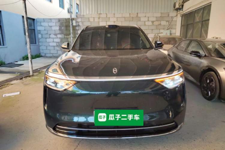 Used Hima AITO M8 2025 Extended-Range Max Version 37 kWh 6-Seater Exterior 1