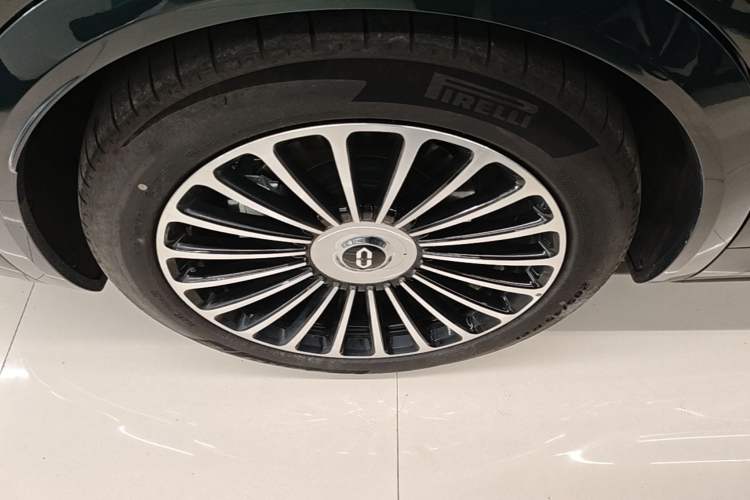 Used Hima AITO M8 2025 Extended-Range Ultra Version 53.4 kWh 6-Seater Edition Exterior 2