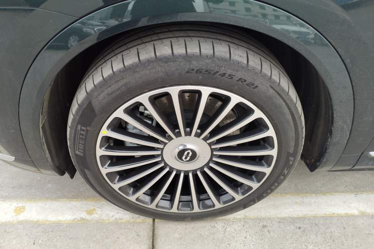 Used Hima AITO M8 2025 Extended-Range Ultra Version 53.4 kWh 6-Seater Edition Exterior 2