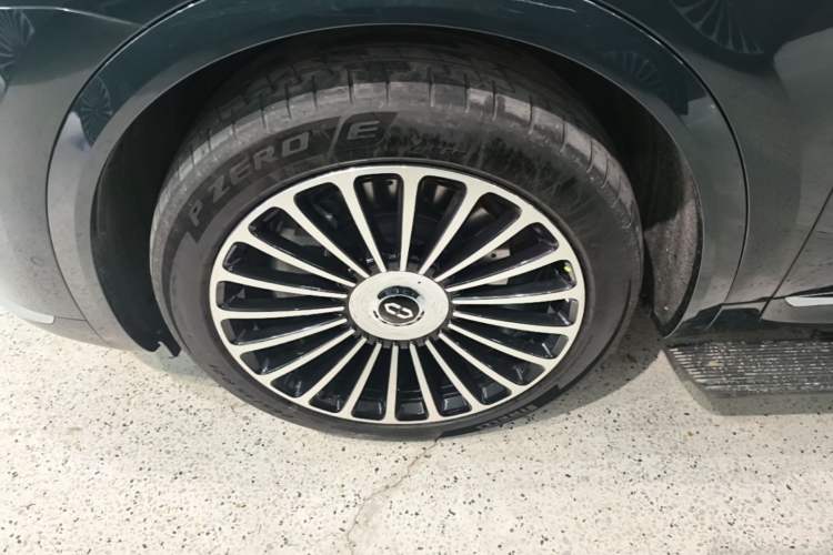 Used Hima AITO M8 2025 Extended-Range Ultra Version 53.4 kWh 6-Seater Edition Exterior 2