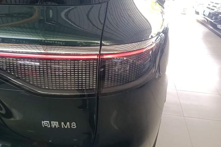 Used Hima AITO M8 2025 Extended-Range Max+ Version 53.4 kWh 6-Seater Edition Exterior 3