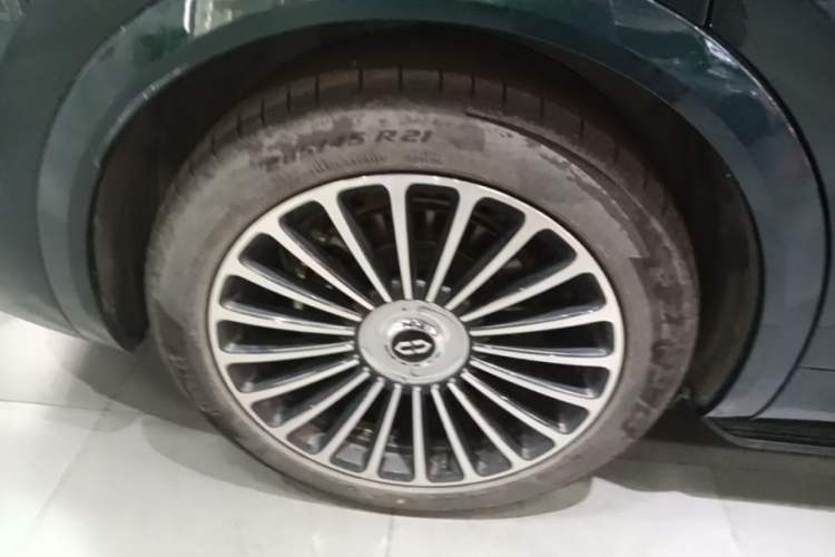 Used Hima AITO M8 2025 Extended-Range Ultra Version 53.4 kWh 6-Seater Edition Exterior 3