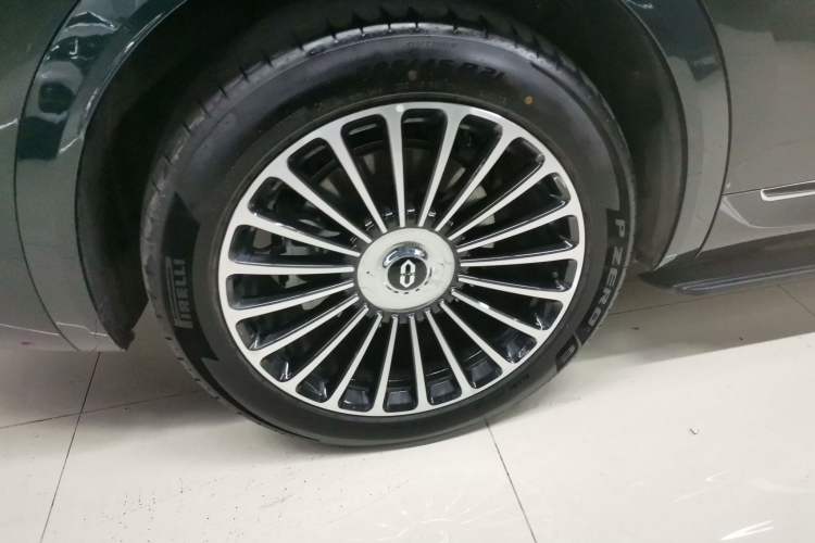 Used Hima AITO M8 2025 Extended-Range Ultra Version 53.4 kWh 6-Seater Edition Exterior 3