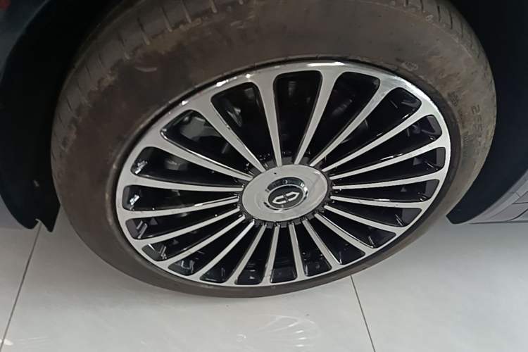 Used Hima AITO M8 2025 Extended-Range Ultra Version 53.4 kWh 6-Seater Edition Exterior 4