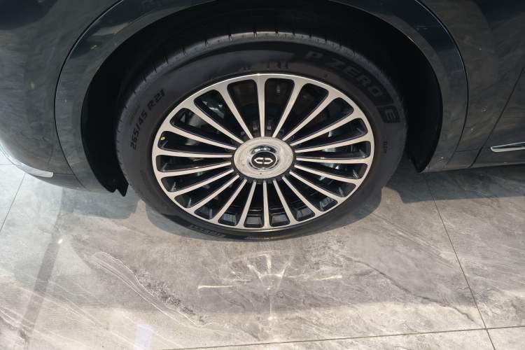 Used Hima AITO M8 2025 Extended-Range Ultra Version 53.4 kWh 6-Seater Edition Exterior 4