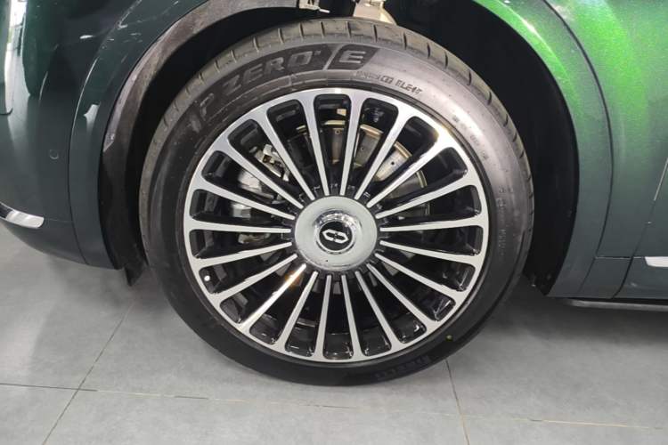 Used Hima AITO M8 2025 Extended-Range Ultra Version 53.4 kWh 6-Seater Edition Exterior 4