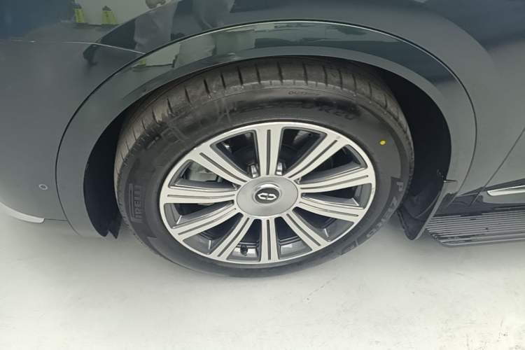 Used Hima AITO M8 2025 Extended-Range Max+ Version 53.4 kWh 6-Seater Edition Exterior 4