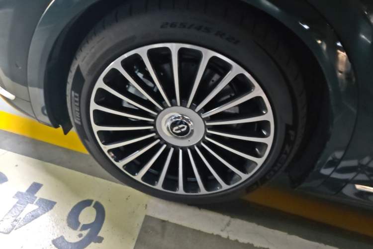 Used Hima AITO M8 2025 Extended-Range Ultra Version 53.4 kWh 6-Seater Edition Exterior 4