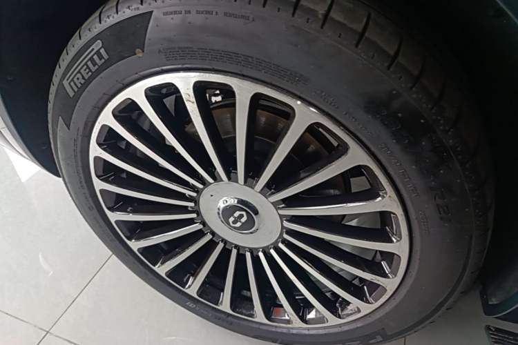 Used Hima AITO M8 2025 Extended-Range Ultra Version 53.4 kWh 6-Seater Edition Exterior 5