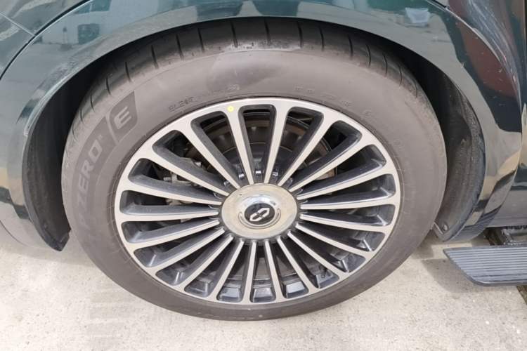 Used Hima AITO M8 2025 Extended-Range Ultra Version 53.4 kWh 6-Seater Edition Exterior 5