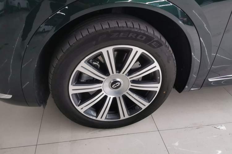 Used Hima AITO M8 2025 Extended-Range Max+ Version 53.4 kWh 6-Seater Edition Exterior 7