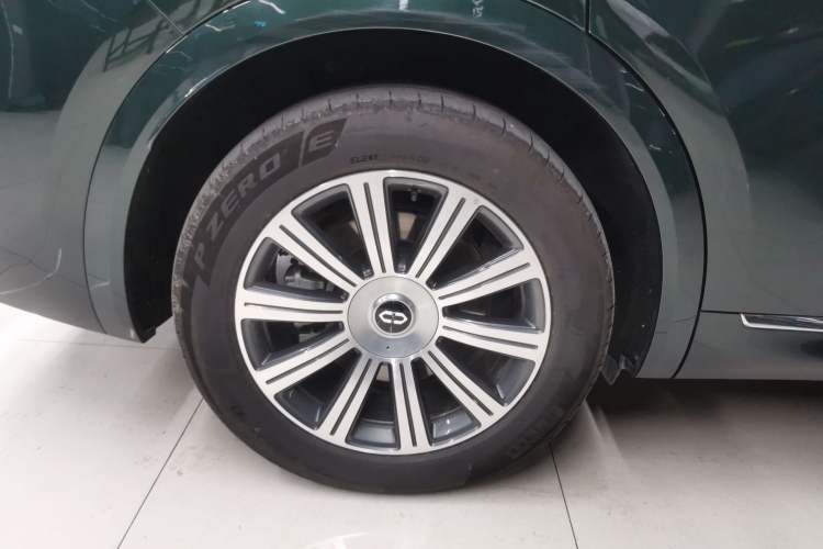Used Hima AITO M8 2025 Extended-Range Max+ Version 53.4 kWh 6-Seater Edition Exterior 8