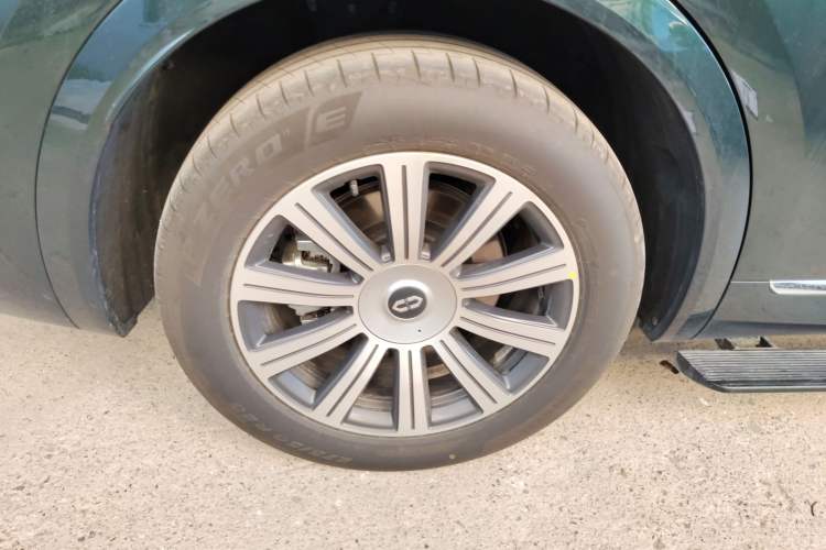 Used Hima AITO M8 2025 Extended-Range Max Version 37 kWh 6-Seater Exterior 8