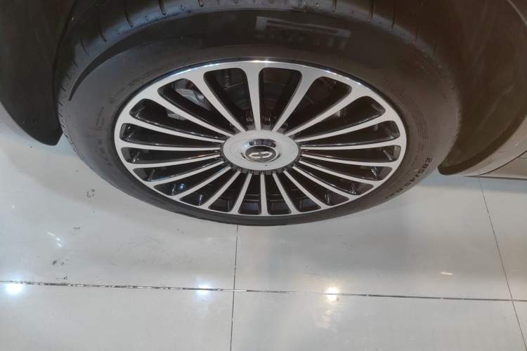 Used Hima AITO M8 2025 Extended-Range Ultra Version 53.4 kWh 6-Seater Edition Exterior 8