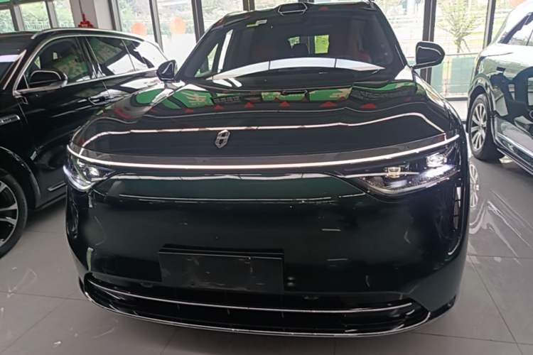 Used Hima AITO M8 2025 Extended-Range Ultra Version 53.4 kWh 6-Seater Edition Front