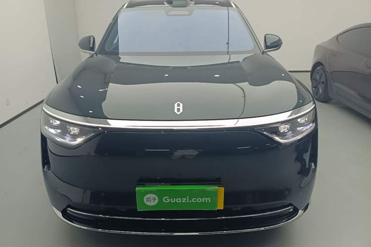 Used Hima AITO M8 2025 Extended-Range Max+ Version 53.4 kWh 6-Seater Edition Front