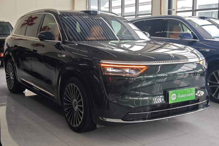 Used Hima AITO M8 2025 Extended-Range Ultra Version 53.4 kWh 6-Seater Edition Front Right 45 Deg