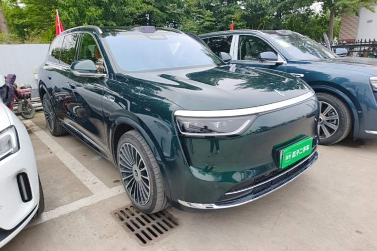 Used Hima AITO M8 2025 Extended-Range Ultra Version 53.4 kWh 6-Seater Edition Front Right 45 Deg