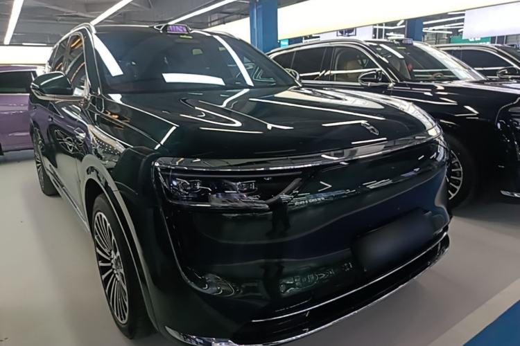 Used Hima AITO M8 2025 Extended-Range Ultra Version 53.4 kWh 6-Seater Edition Front Right 45 Deg