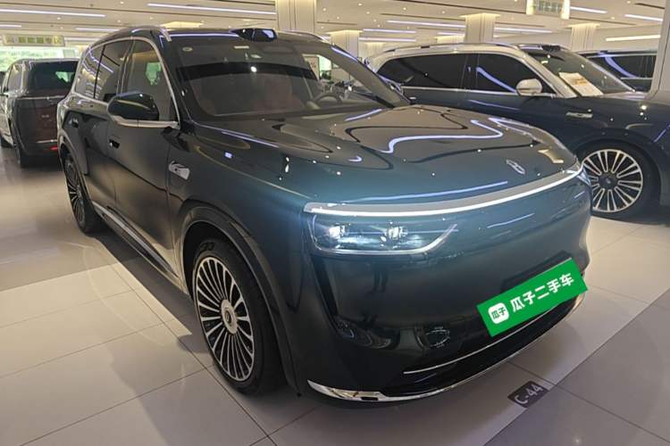 Used Hima AITO M8 2025 Extended-Range Ultra Version 53.4 kWh 6-Seater Edition Front Right 45 Deg