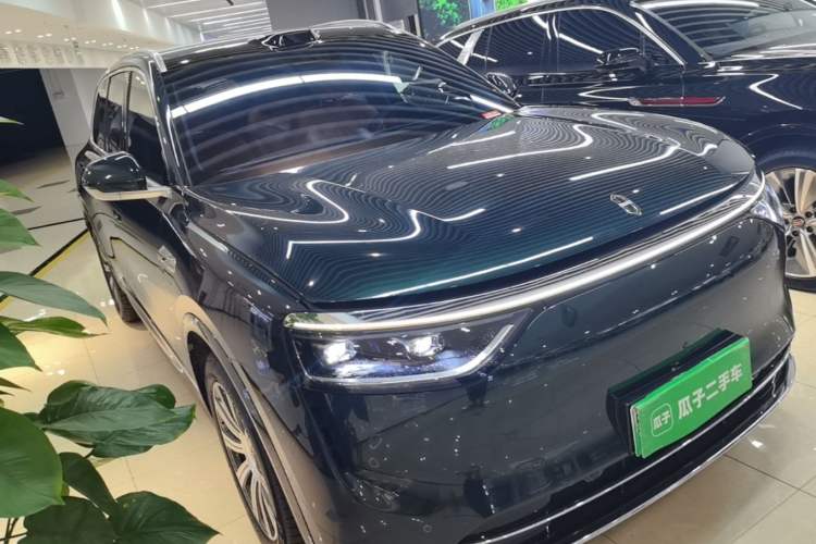Used Hima AITO M8 2025 Extended-Range Ultra Version 53.4 kWh 6-Seater Edition Front Right 45 Deg