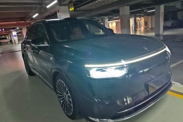 Used Hima AITO M8 2025 Extended-Range Ultra Version 53.4 kWh 6-Seater Edition Front Right 45 Deg
