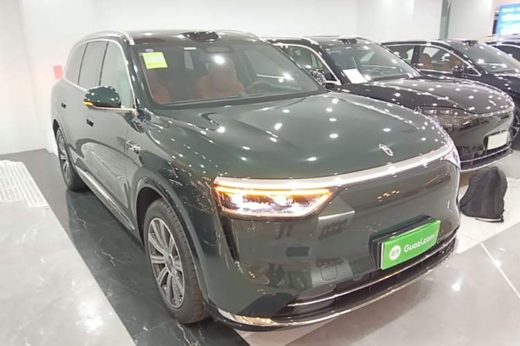 Used Hima AITO M8 2025 Extended-Range Max+ Version 53.4 kWh 5-Seater Edition Front Right 45 Deg