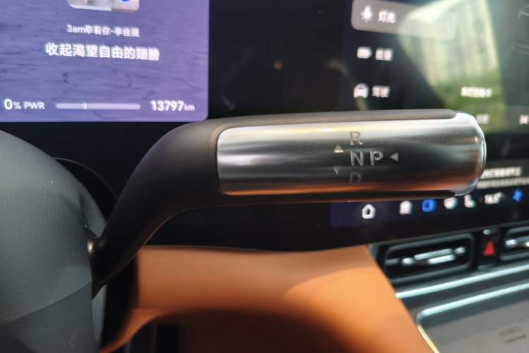 Used Hima AITO M8 2025 Extended-Range Ultra Version 53.4 kWh 6-Seater Edition Gear Lever