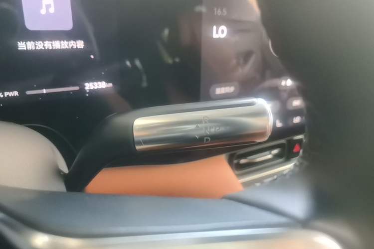 Used Hima AITO M8 2025 Extended-Range Ultra Version 53.4 kWh 6-Seater Edition Gear Lever