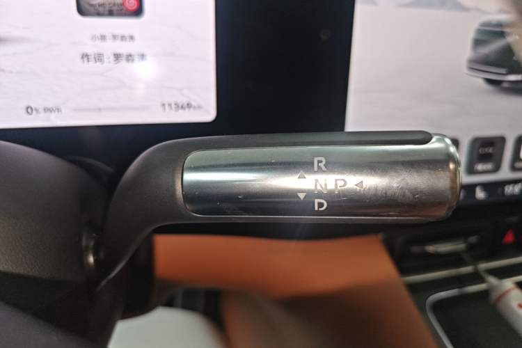 Used Hima AITO M8 2025 Extended-Range Ultra Version 53.4 kWh 6-Seater Edition Gear Lever