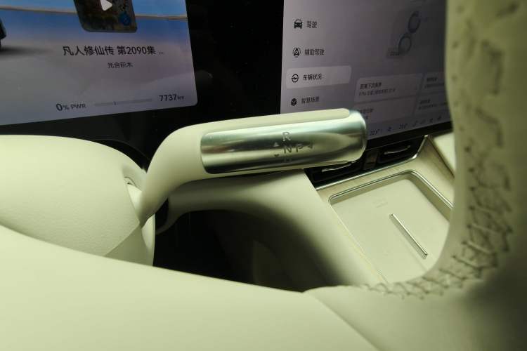 Used Hima AITO M8 2025 Extended-Range Max+ Version 53.4 kWh 6-Seater Edition Gear Lever
