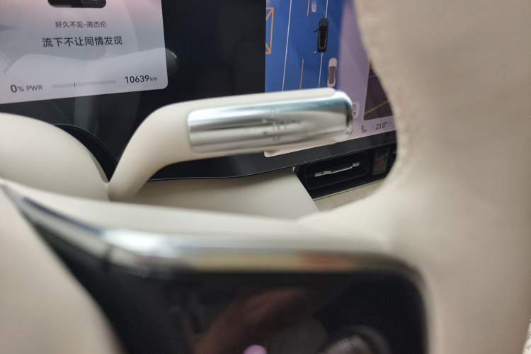 Used Hima AITO M8 2025 Extended-Range Max+ Version 53.4 kWh 5-Seater Edition Gear Lever