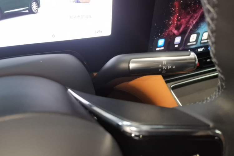 Used Hima AITO M8 2025 Extended-Range Ultra Version 53.4 kWh 6-Seater Edition Gear Lever