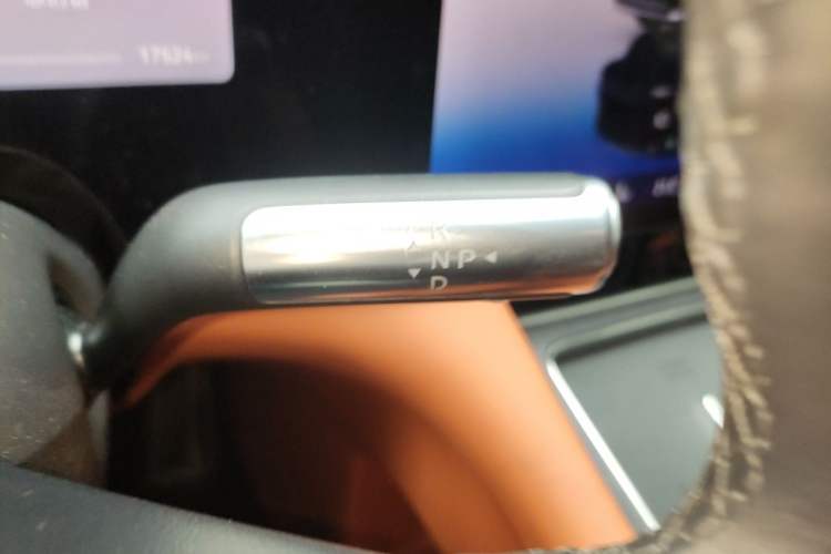 Used Hima AITO M8 2025 Extended-Range Ultra Version 53.4 kWh 6-Seater Edition Gear Lever