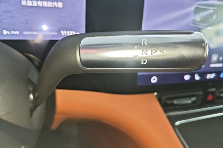 Used Hima AITO M8 2025 Extended-Range Ultra Version 53.4 kWh 6-Seater Edition Gear Lever