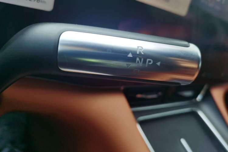 Used Hima AITO M8 2025 Extended-Range Ultra Version 53.4 kWh 6-Seater Edition Gear Lever