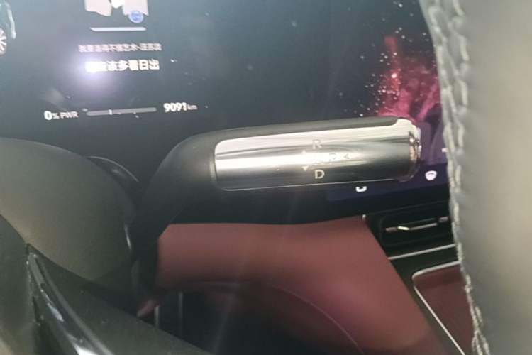 Used Hima AITO M8 2025 Extended-Range Max+ Version 53.4 kWh 6-Seater Edition Gear Lever