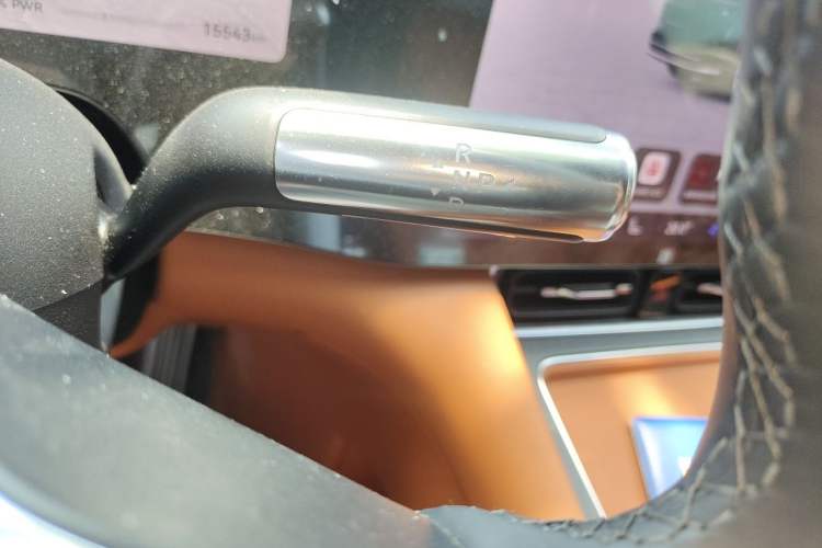 Used Hima AITO M8 2025 Extended-Range Max+ Version 53.4 kWh 6-Seater Edition Gear Lever