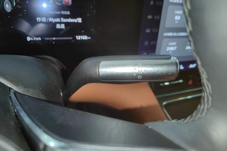 Used Hima AITO M8 2025 Extended-Range Ultra Version 53.4 kWh 6-Seater Edition Gear Lever
