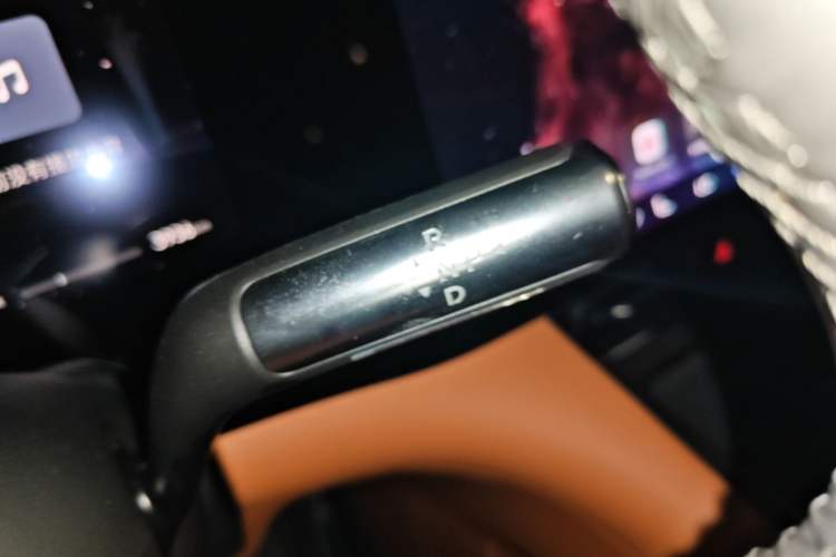 Used Hima AITO M8 2025 Extended-Range Ultra Version 53.4 kWh 6-Seater Edition Gear Lever