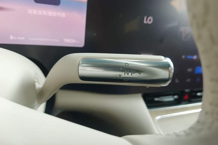 Used Hima AITO M8 2025 Extended-Range Max+ Version 53.4 kWh 6-Seater Edition Gear Lever
