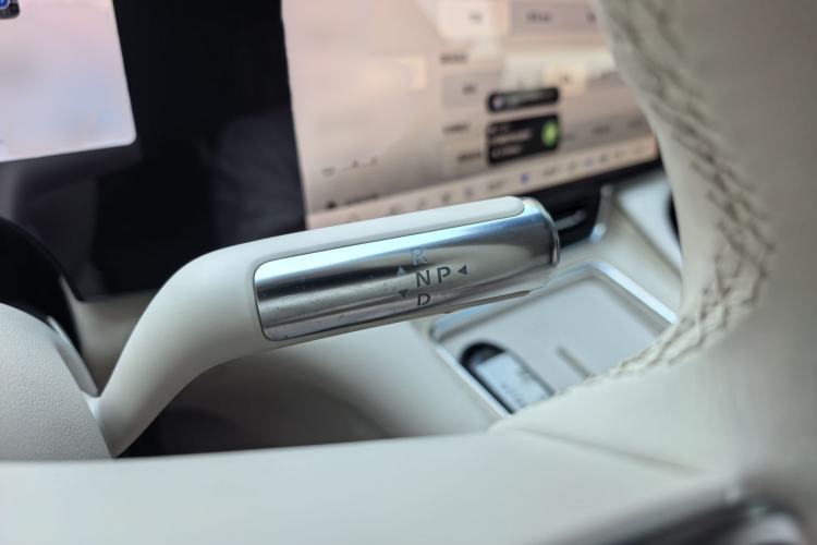 Used Hima AITO M8 2025 Extended-Range Max+ Version 53.4 kWh 6-Seater Edition Gear Lever