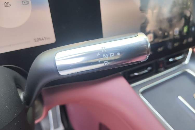 Used Hima AITO M8 2025 Extended-Range Max+ Version 53.4 kWh 6-Seater Edition Gear Lever