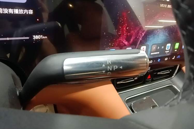 Used Hima AITO M8 2025 Extended-Range Max+ Version 53.4 kWh 5-Seater Edition Gear Lever